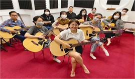 [Gợi ý] Top 1 địa chỉ dạy học đàn guitar Hải Phòng uy tín nhất thành phố Hoa Phượng Đỏ